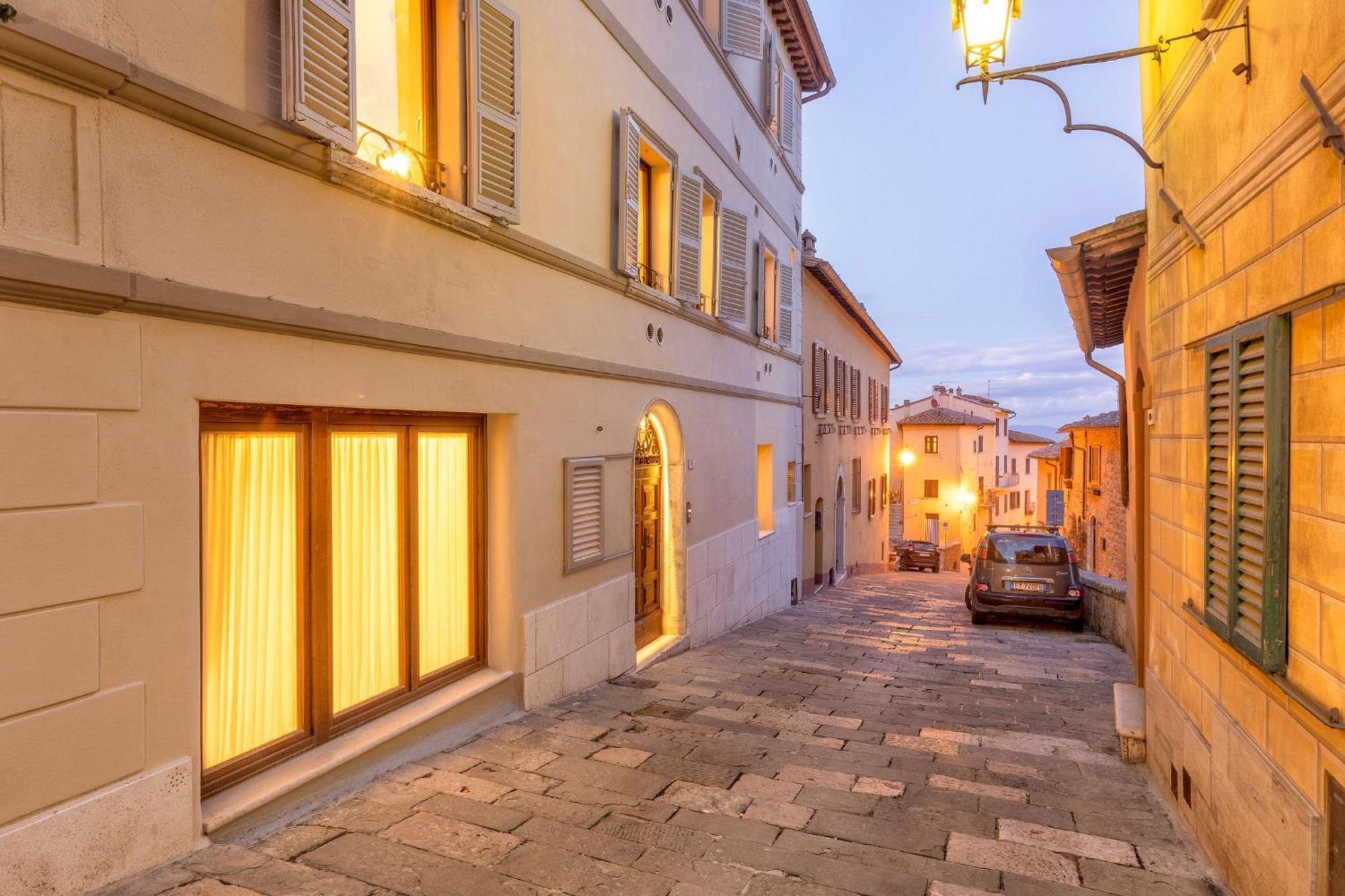Palazzo Falcinelli Luxury Room In Montepulciano Center With Air Conditioning And Elevator Bagian luar foto