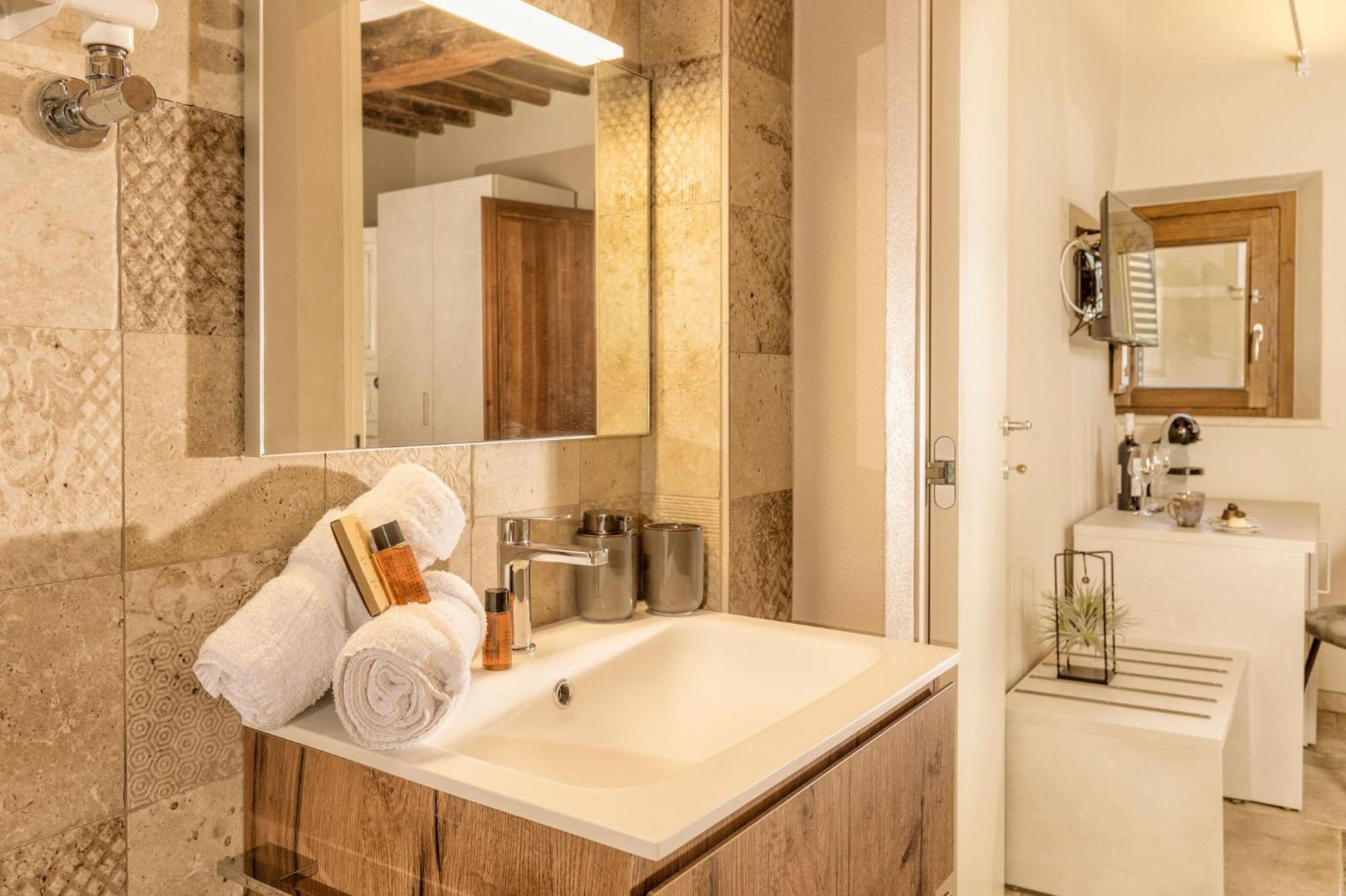 Palazzo Falcinelli Luxury Room In Montepulciano Center With Air Conditioning And Elevator Bagian luar foto