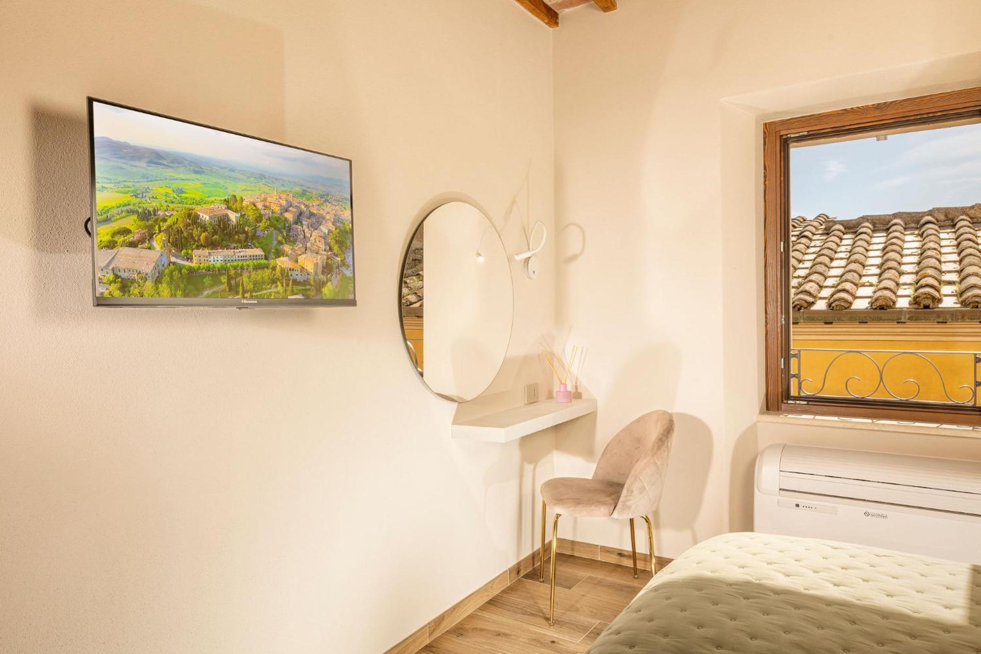 Palazzo Falcinelli Luxury Room In Montepulciano Center With Air Conditioning And Elevator Bagian luar foto
