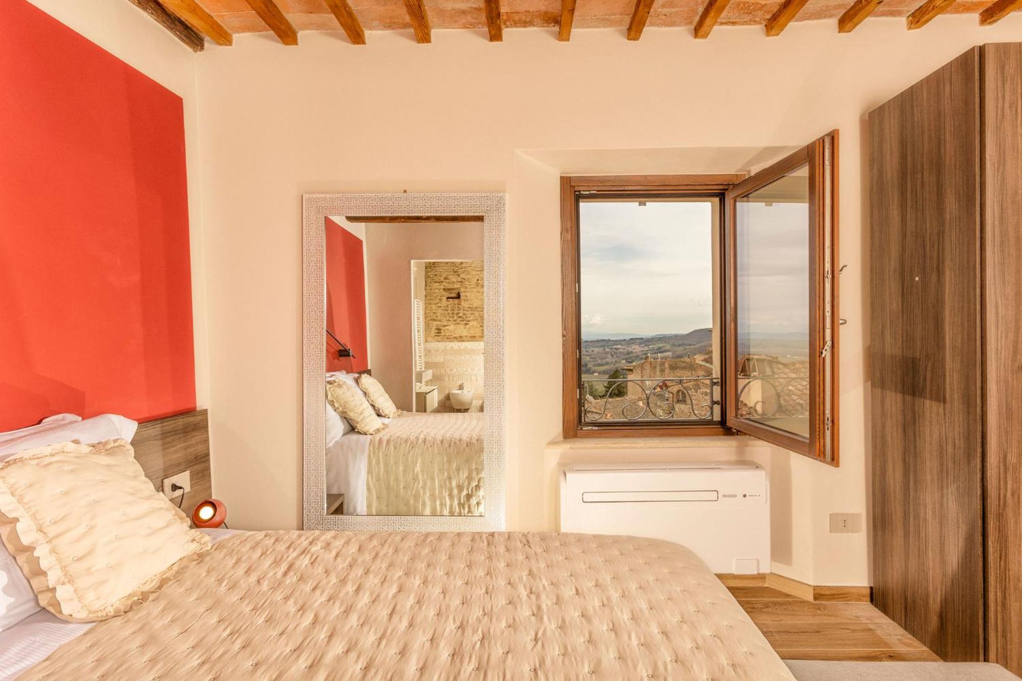 Palazzo Falcinelli Luxury Room In Montepulciano Center With Air Conditioning And Elevator Bagian luar foto